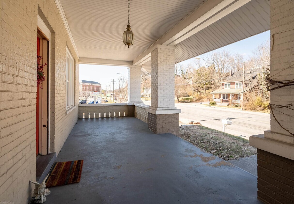 Foto principal - 201 Roanoke St