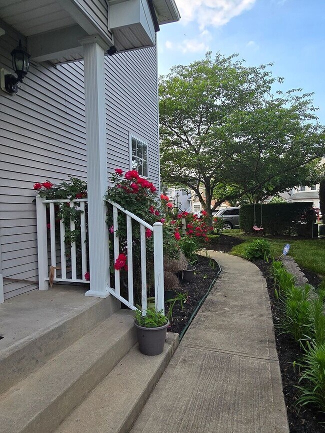 Building Photo - 3 Bedroom Single Family Home in Lawrence T...