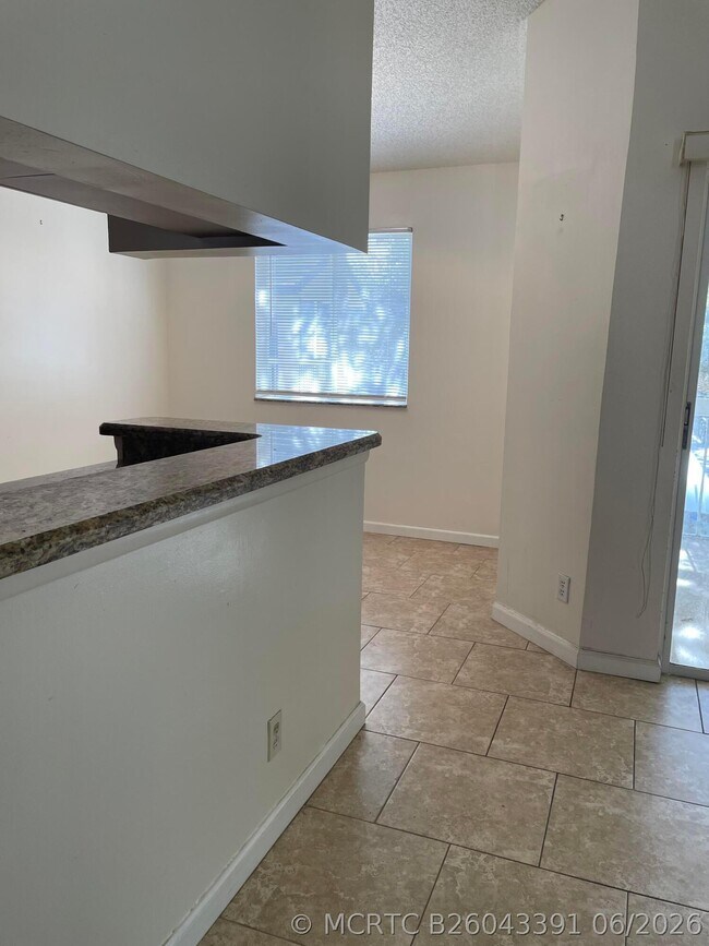 Foto del edificio - 9701 Westview Dr