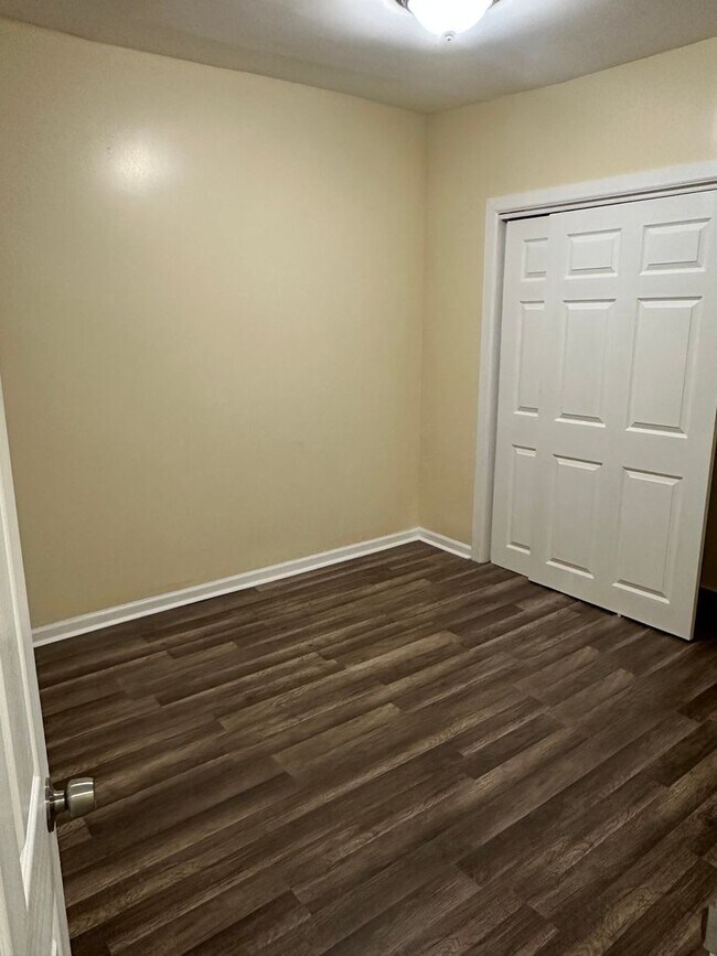 Foto del edificio - 922 Forrester Ave