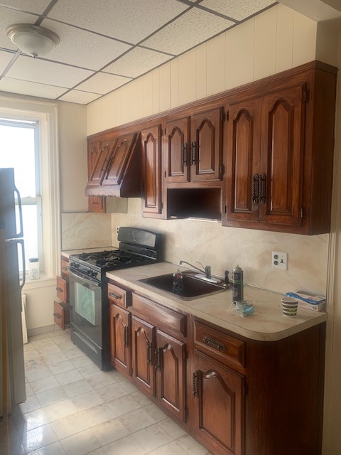kitchen - 1862 W 4th St