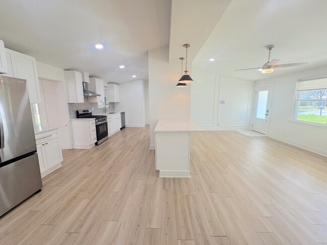 Foto del edificio - 324 Tanglewood Rd