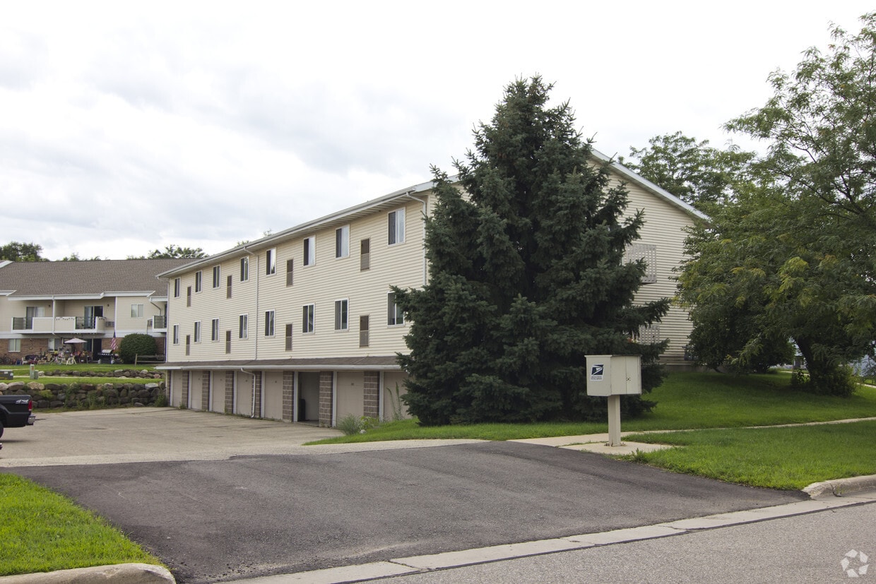 20212035 Jackson St, Stoughton, WI 53589 Apartments in Stoughton, WI