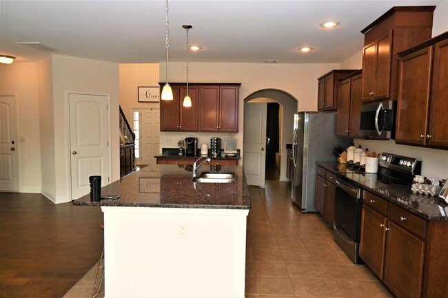 Foto del edificio - 4 bedroom 2.5 bath