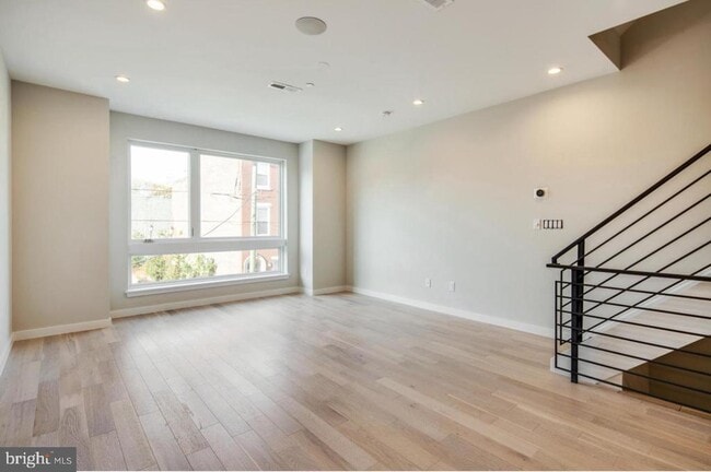 Building Photo - 909 N 15th St