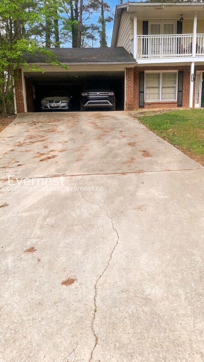 Foto del edificio - 3 Bed, 3 Bath Home with Attached Garage / Pet Friendly / Available Soon!