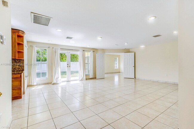 Building Photo - 3 br, 2 bath House - 1701 SW 95th Ter