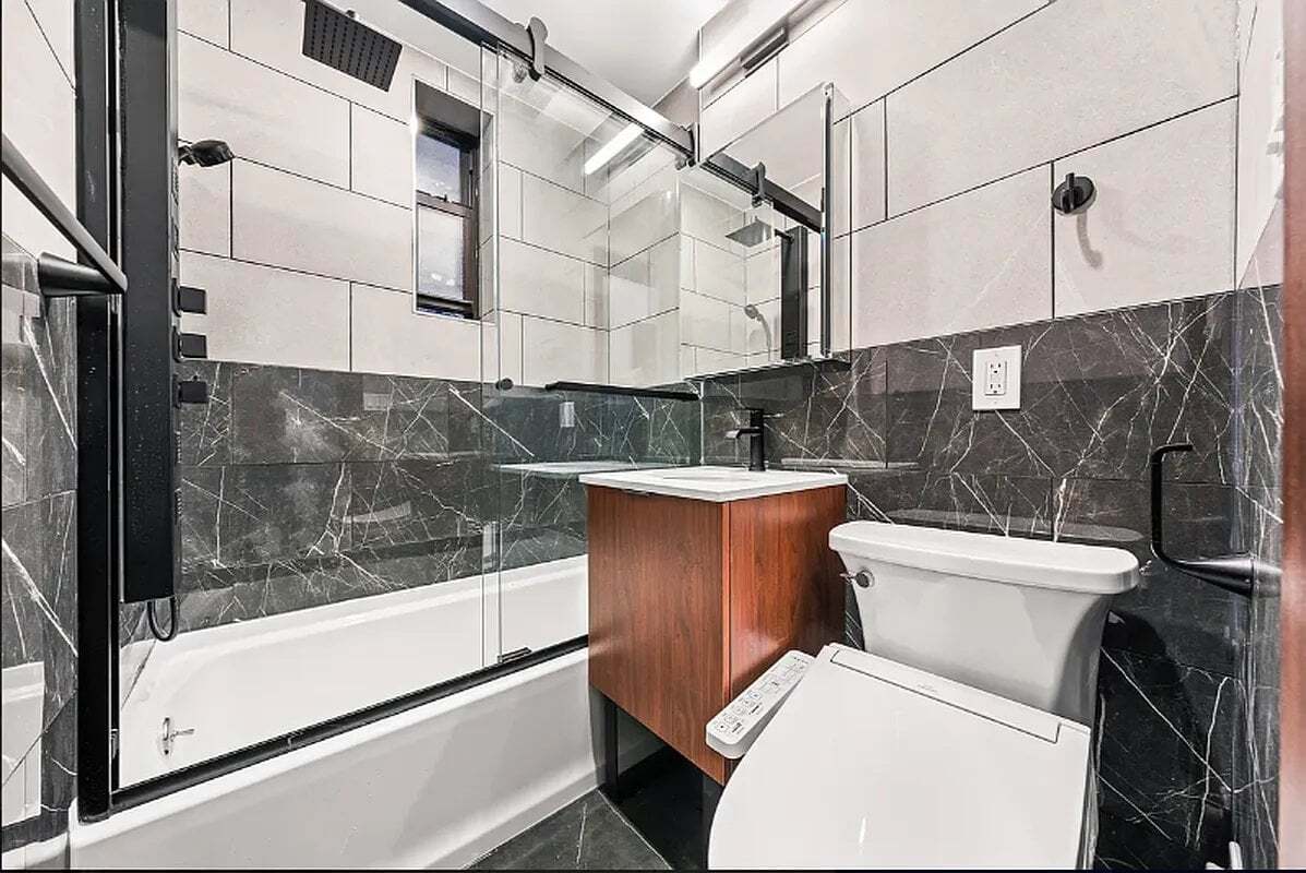 Building Photo - 453 W 48th St