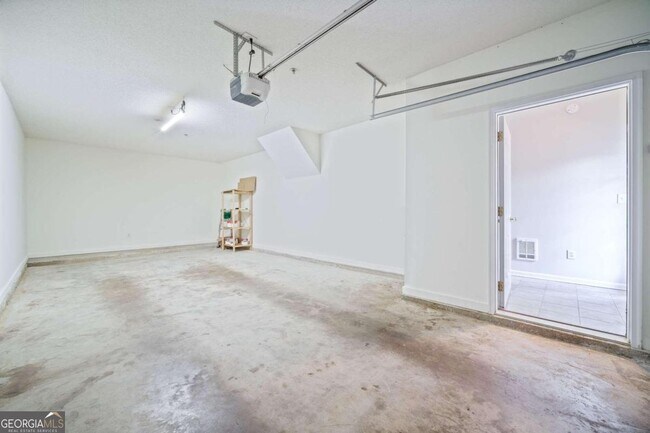Building Photo - 904 Spring Heights Ln