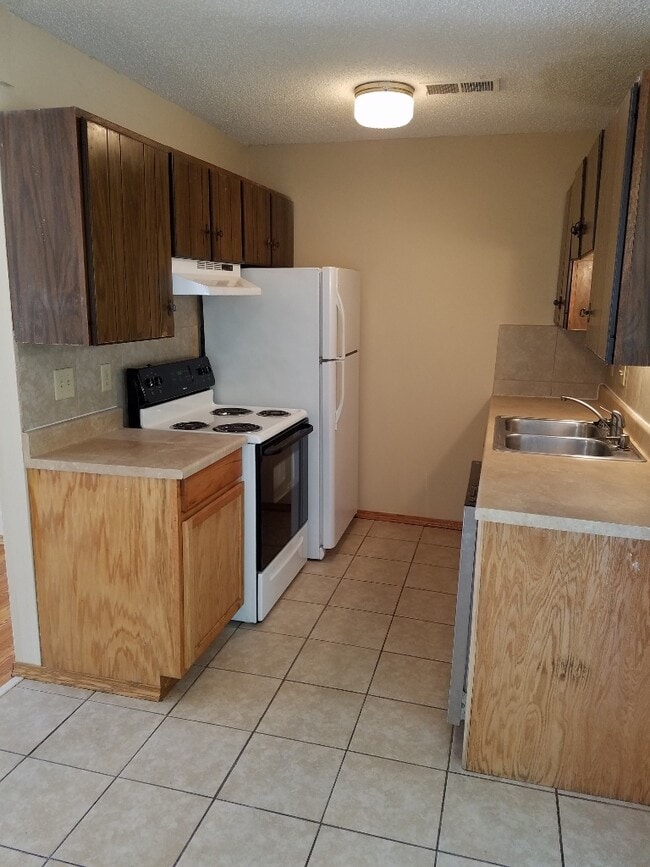 Building Photo - 4836 E Funston St