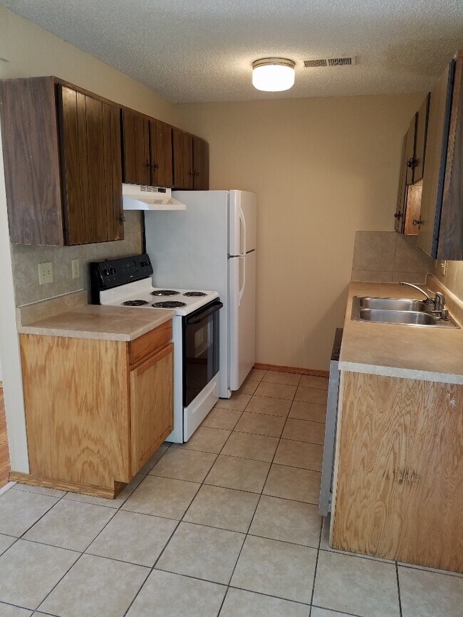 Foto del edificio - 4836 E. Funston units 1-4