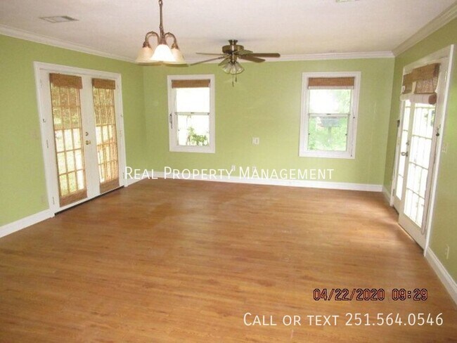 Foto del edificio - 1063 Midmoor Dr