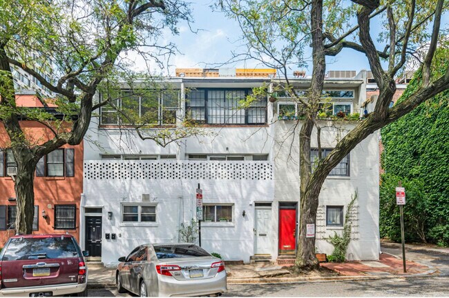 Building Photo - 2319 sansom st
