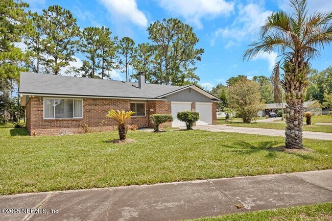 Building Photo - 1215 Bluehill Dr N