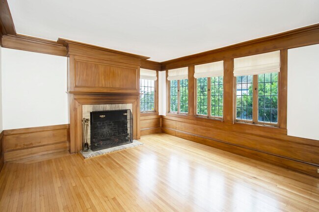 Building Photo - Windsor Terrace 3 Bedroom House