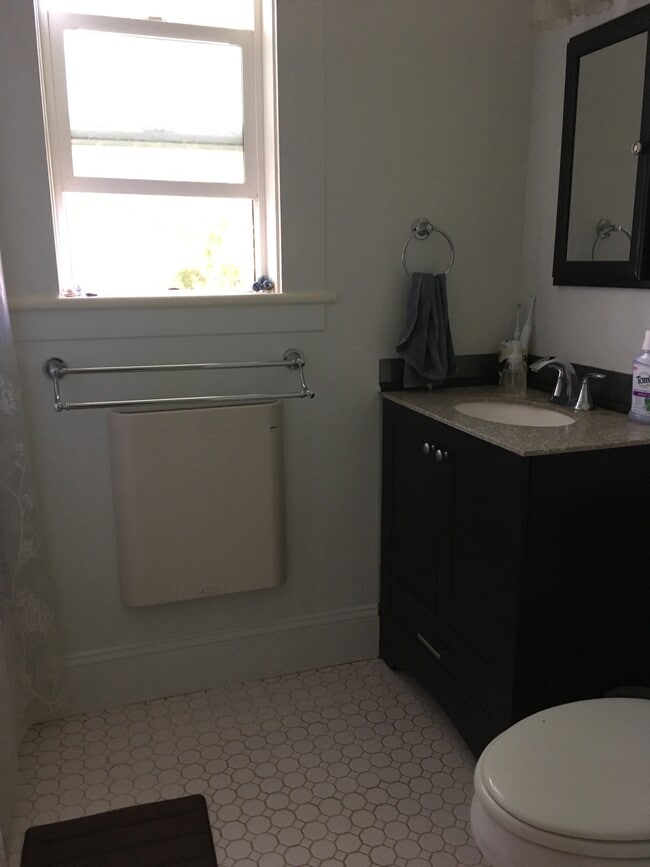 Energy saving bathroom heater - 1275 Jackson St