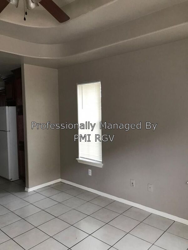 Building Photo - 809 W Bronze Dr