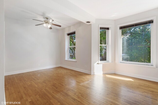 Foto del edificio - 862 W Newport Ave