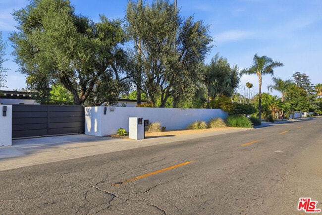 Foto del edificio - 22935 Oxnard St