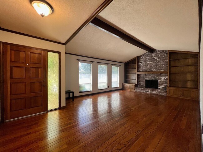 Building Photo - Single Story 3 Bedroom Home With Pool on C...