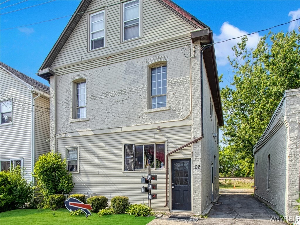 Primary Photo - 102 Main St