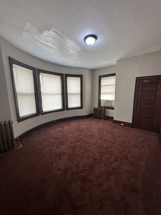 Foto del edificio - Beautiful Second Floor 3 Bed/1 Bath