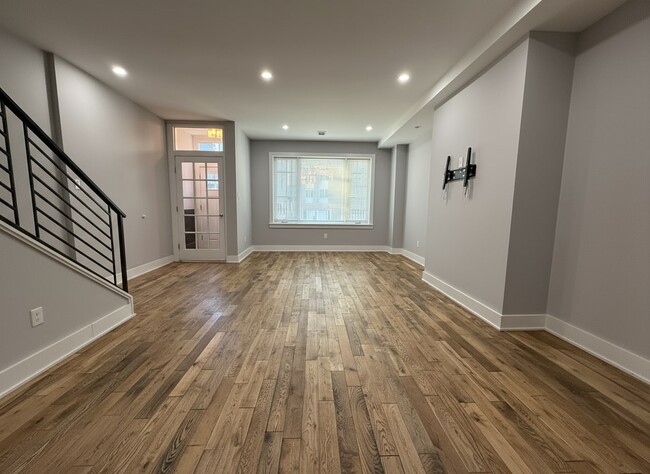 Building Photo - 2529 Grays Ferry Ave