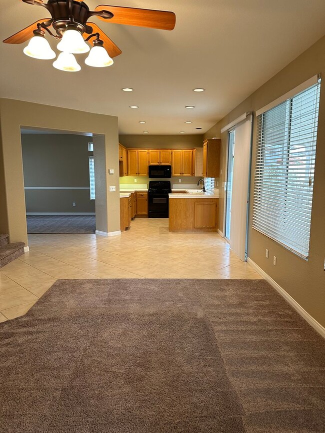 Building Photo - Two Story 3bed/2.25 bath home in Redhawk T...