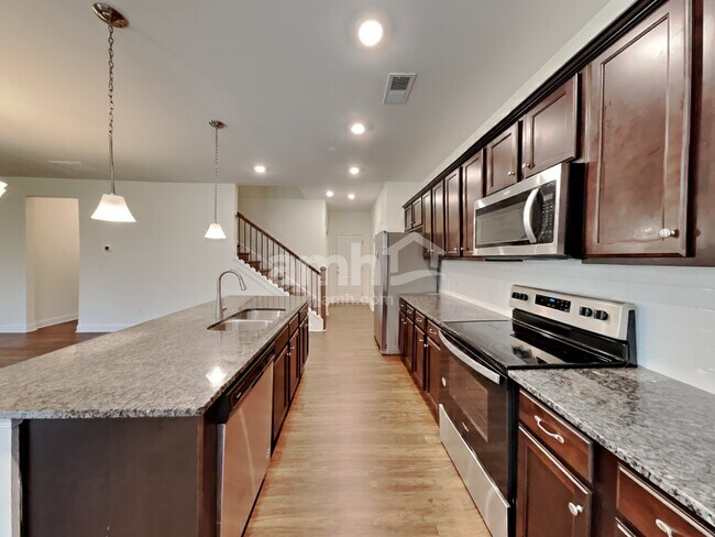 Building Photo - 136 Hamilton Park Dr