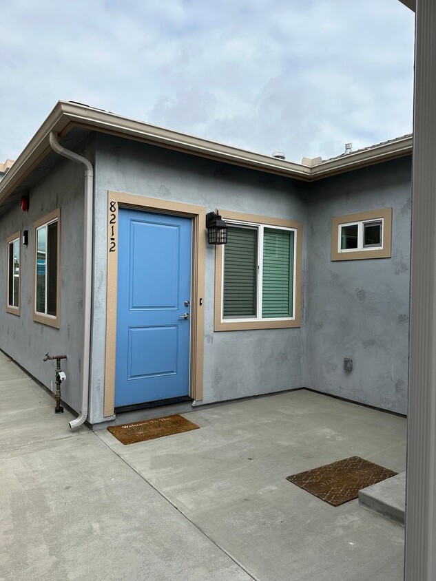 Foto principal - Imperial Beach 2 bed/2 bath home