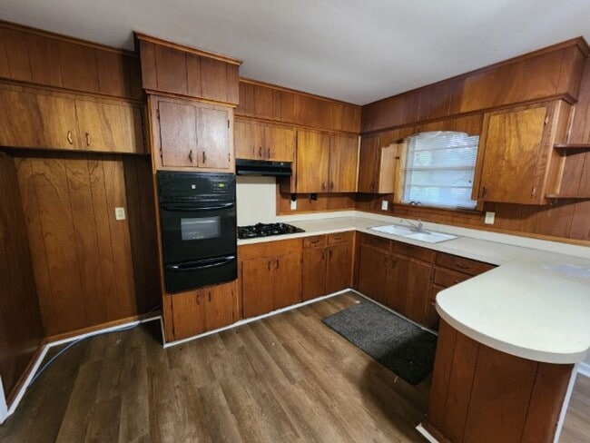 Building Photo - 7 Cliffwood Cir