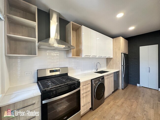 Foto del edificio - 2437 W Walton St
