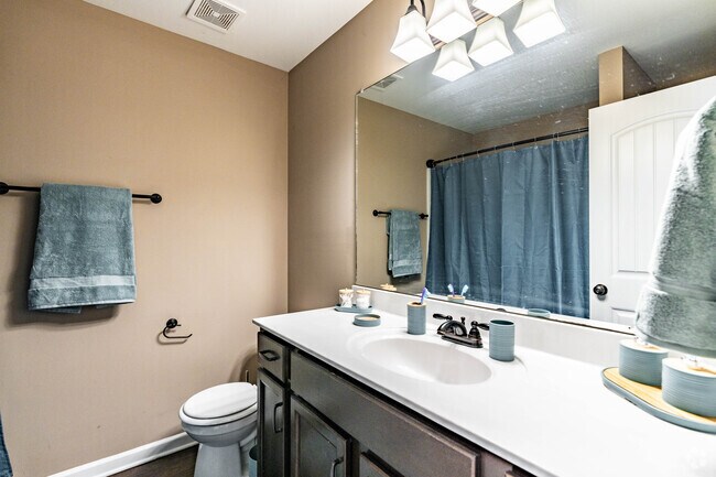 2 habitaciones, 1,5 baños - 908 pies cuadrados - Baño principal - Rossview Villages