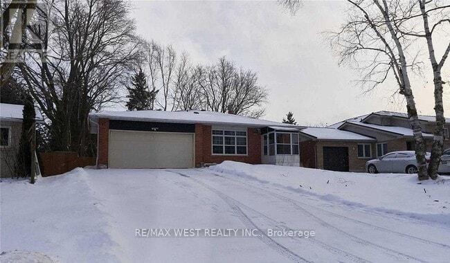 Building Photo - 323 Centre St