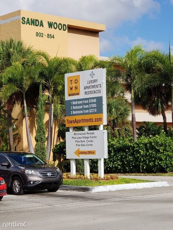 Primary Photo - 107 Fontainebleau Blvd