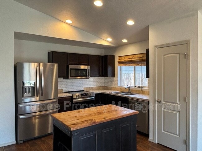 Foto del edificio - 8228 W Snohomish St