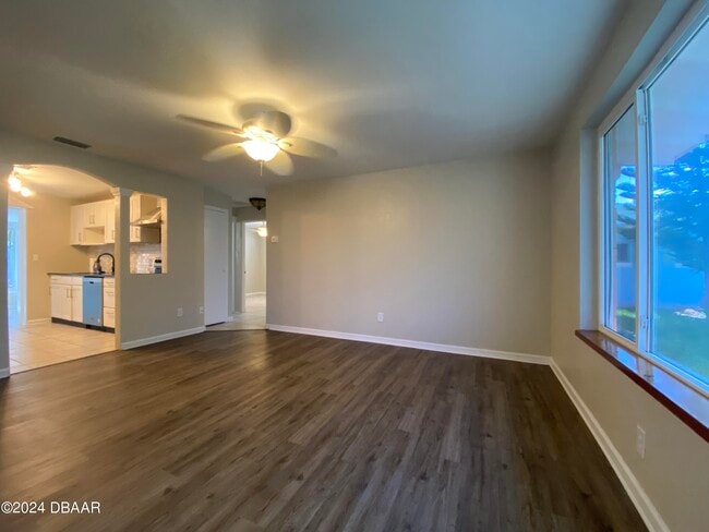 Building Photo - 28 Rivershore Dr