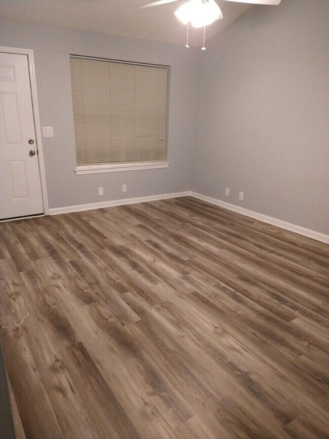 Foto del edificio - 110 Rolling Meadows Dr