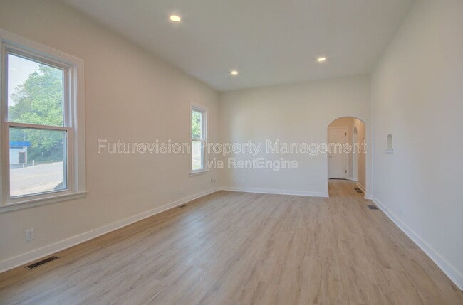 Building Photo - 1302 S State St