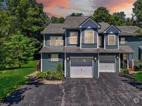 Building Photo - 295 Pinebrook Dr
