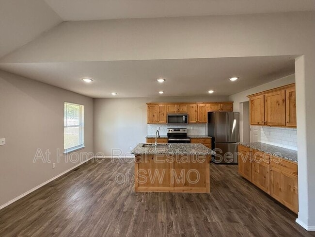 Building Photo - 3904 W Linwood St