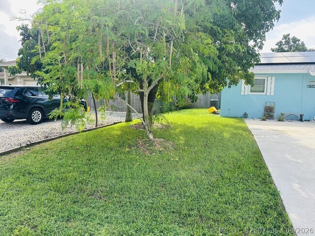 Foto del edificio - 1657 Magnolia Ln