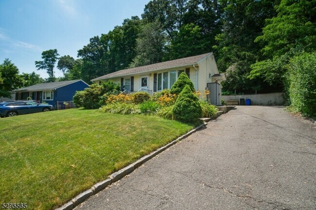 Foto del edificio - 50 Huntley Rd