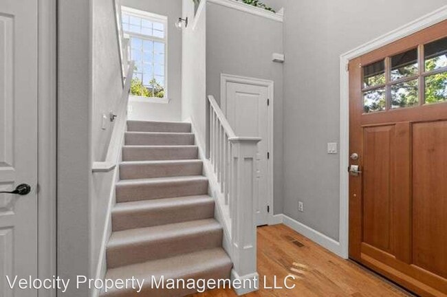 Building Photo - 3 br, 2.5 bath House - 19338 SW Laurelhurs...