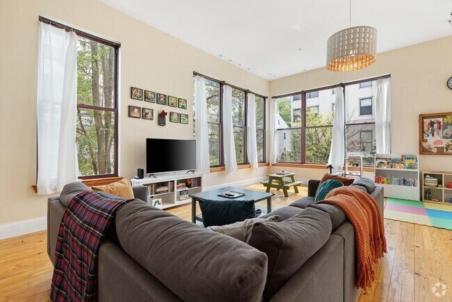 Building Photo - 87 Brookside Ave