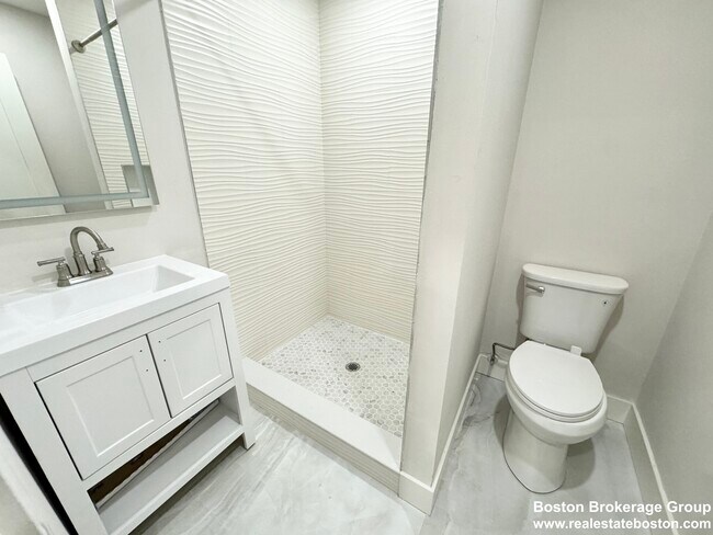 Foto del edificio - 147 E Cottage St