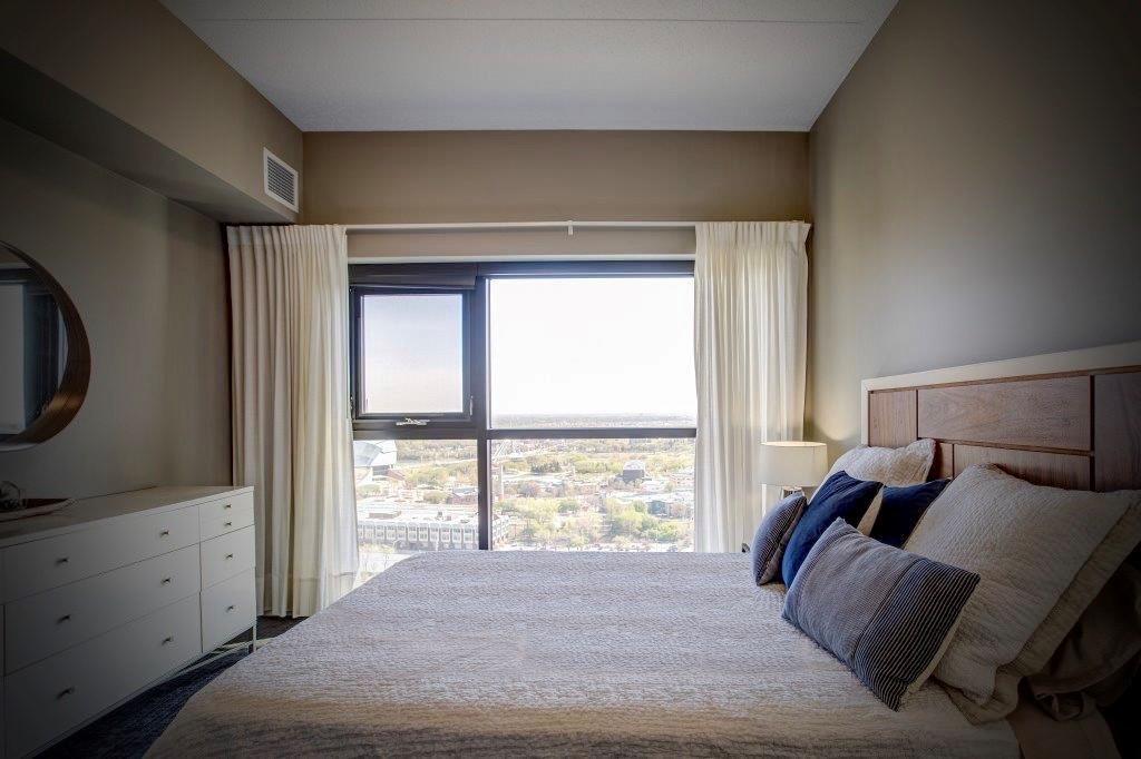 Primary Photo - 300 Assiniboine