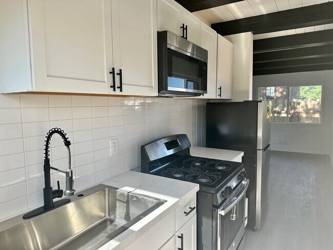 Foto del edificio - 345 E Taylor St