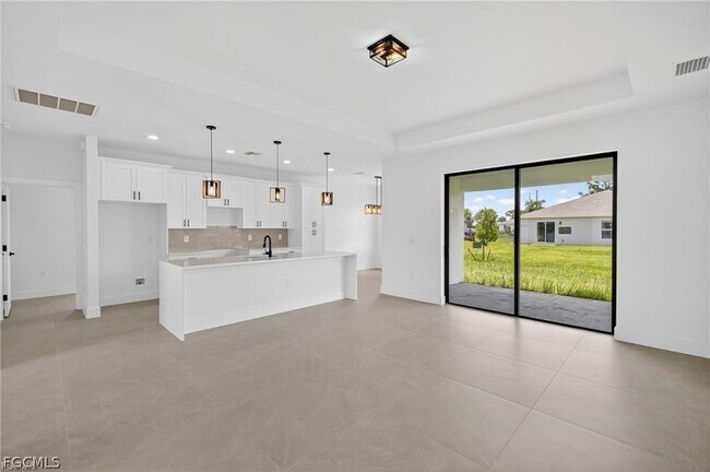 Building Photo - 208 Pembroke St