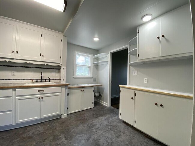 Foto del edificio - 416 E 3rd St